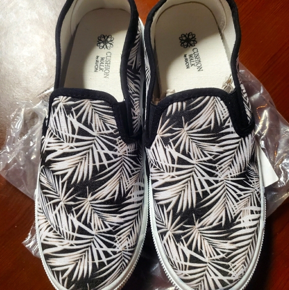 NEW  Palm Leaf Cushion Walk Sneaker by AVON - Picture 1 of 1